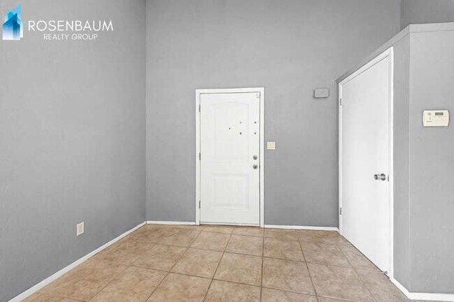 Building Photo - 2525 N Alvernon Way