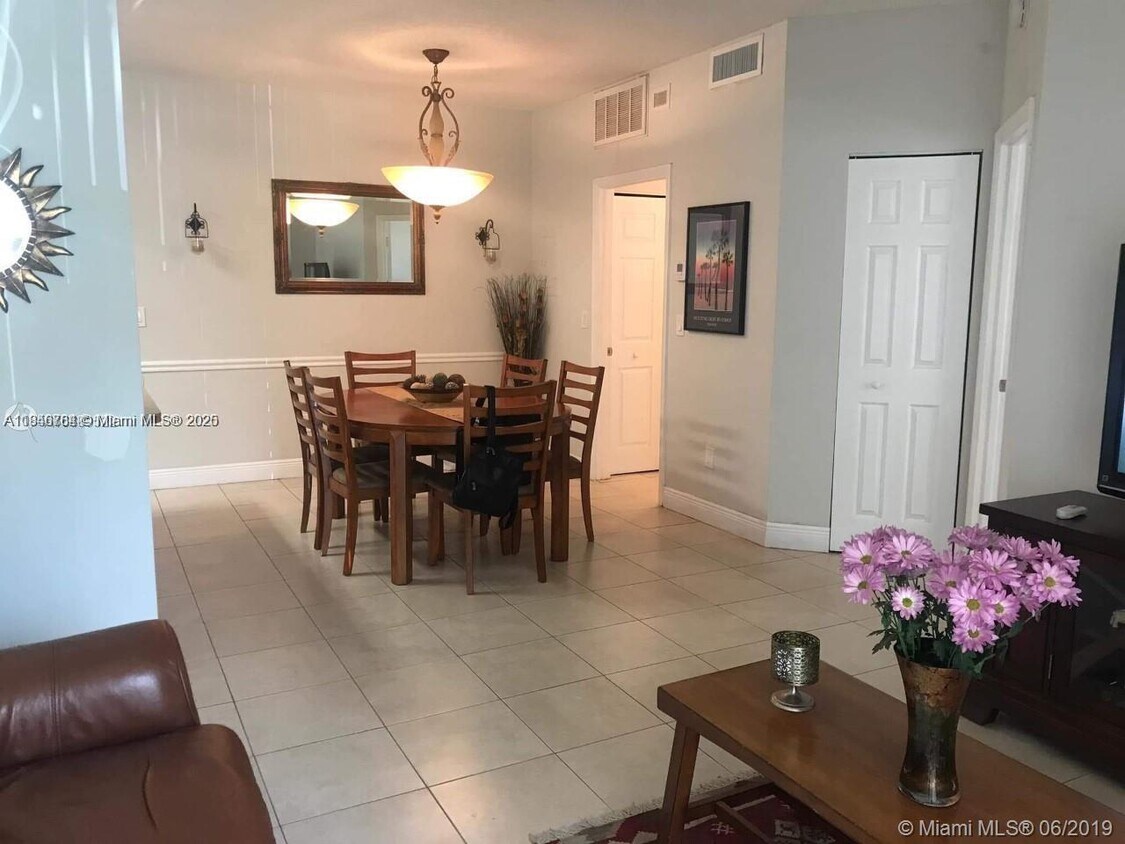 Foto principal - 18304 NW 68th Ave