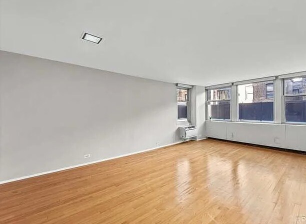 Foto del edificio - 30 E Elm St