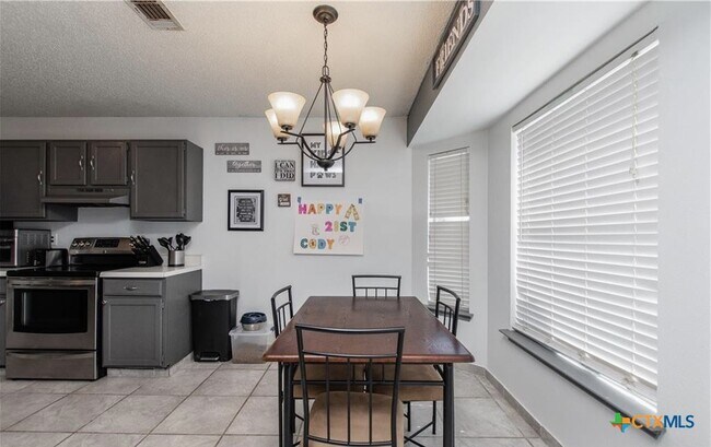 Foto del edificio - 1410 Windsor Cir