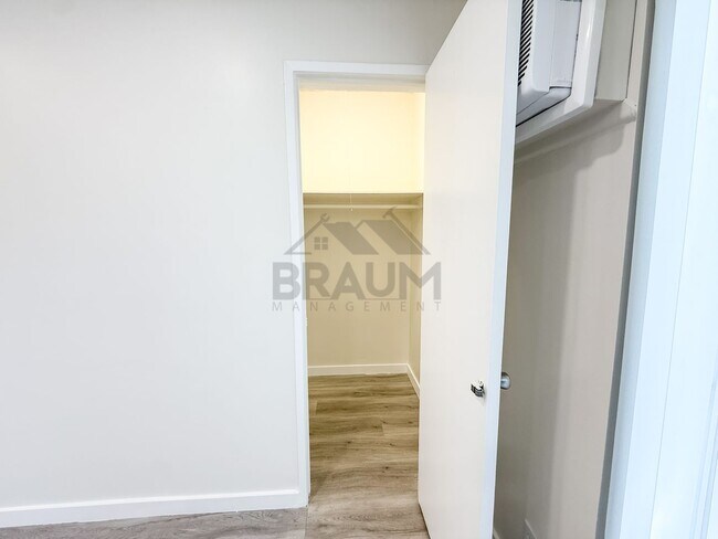 Foto del edificio - 5433 Sepulveda Blvd