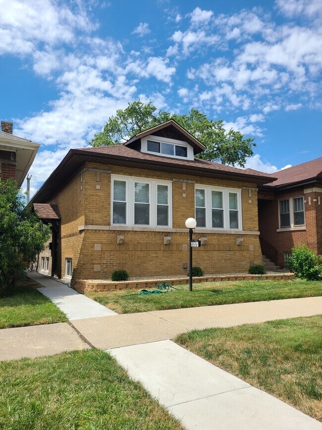 Foto del edificio - 8326 S Luella Ave
