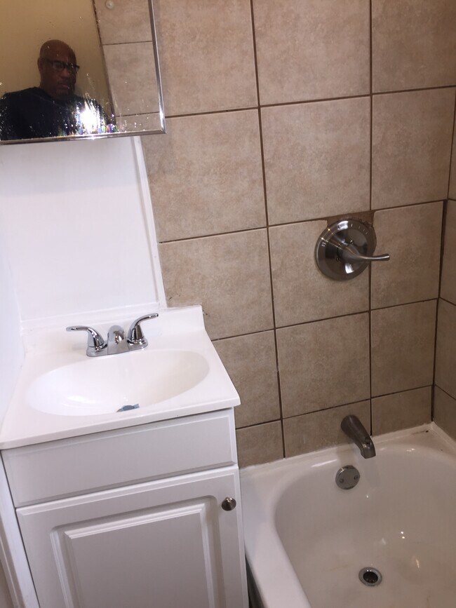 Bath - 1500 Piety St