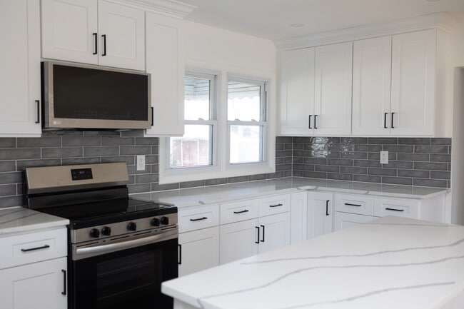 Building Photo - 104 E Gates Ave