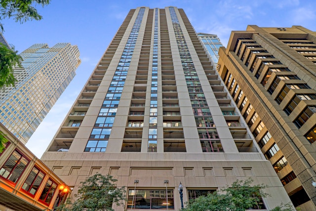 Building Photo - 200 N Dearborn St