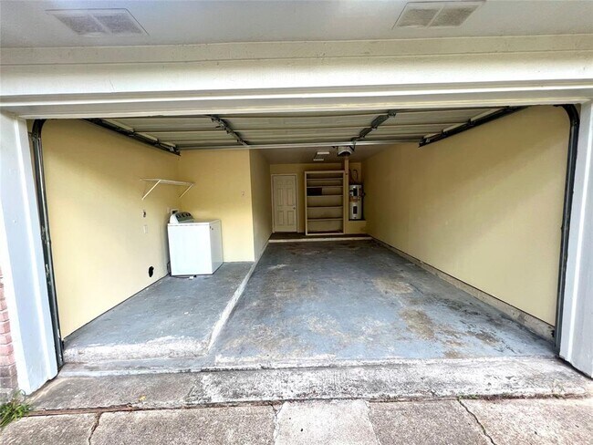 Building Photo - 4815 Maurita Dr
