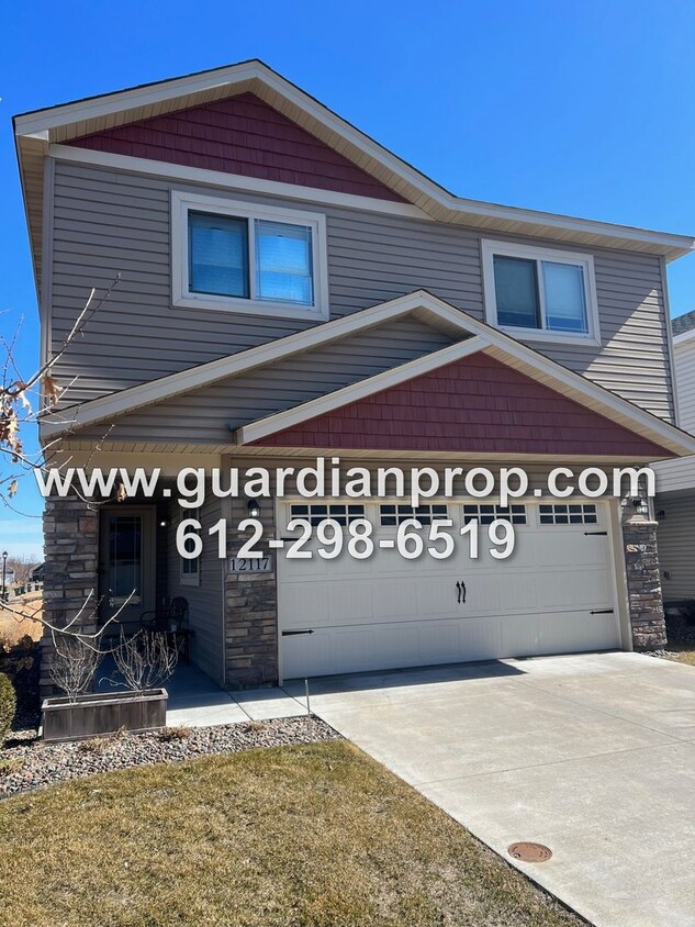 Foto principal - 2016 Built House on Corner Lot Available Now, Open Floor Plan, Finished Lower Level, Master Suite