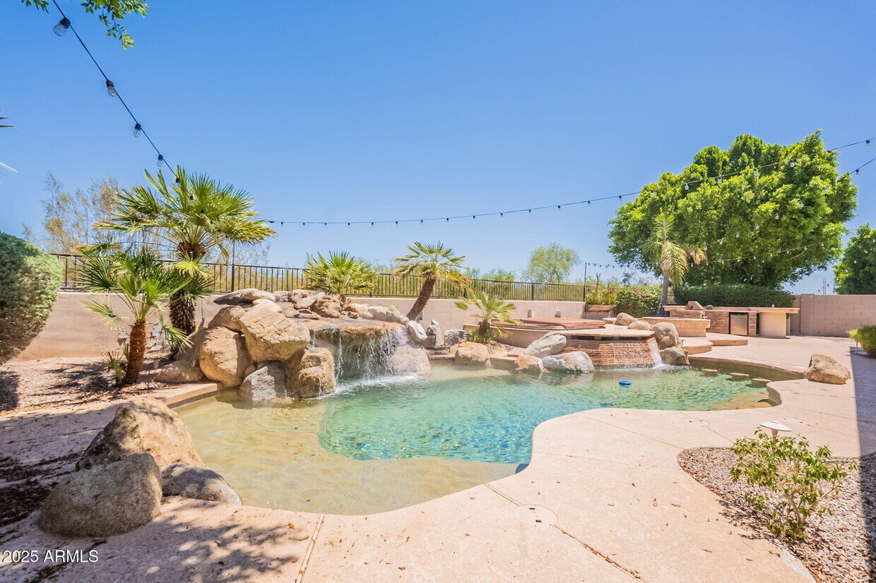 Primary Photo - 6294 E Wilshire Dr