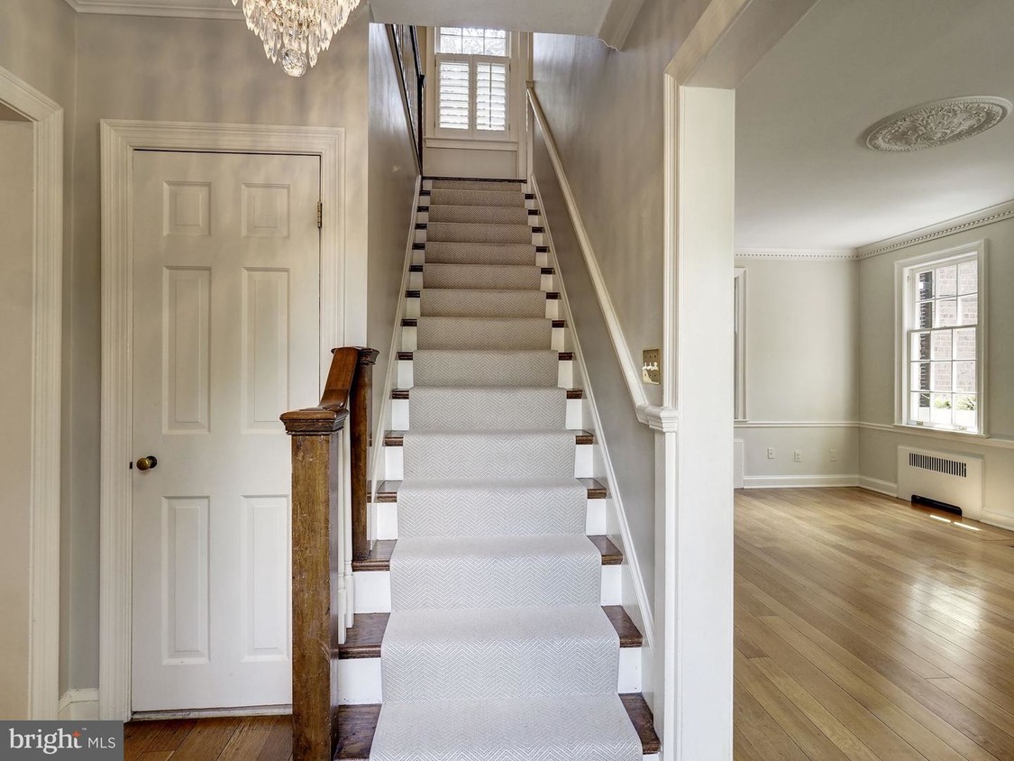 Foto principal - 3342 Reservoir Rd NW