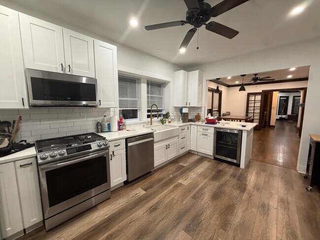 Foto del edificio - 6604 N Campbell Ave