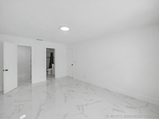 Foto del edificio - 8464 Lakepoint Ct