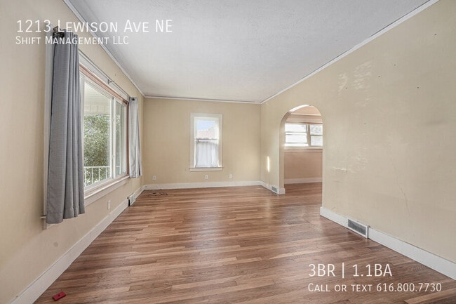 Building Photo - 1213 Lewison Ave NE