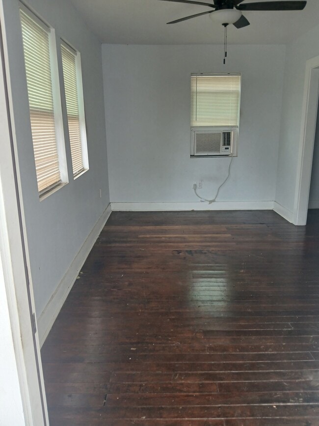 Building Photo - 406 Voorhies St