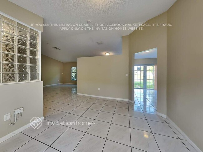 Building Photo - 7215 SW 42nd Ct