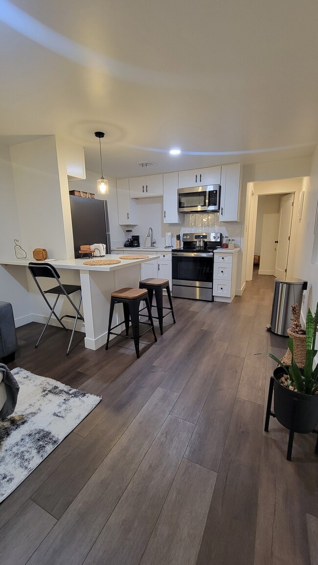 Building Photo - 2119 Las Colinas Ave