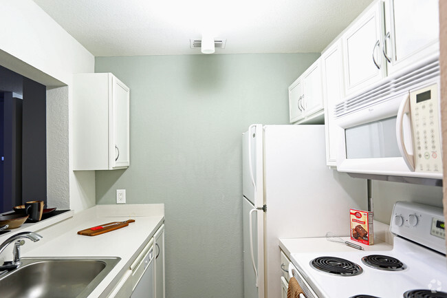 Kitchen - Woodland Heights Apartments