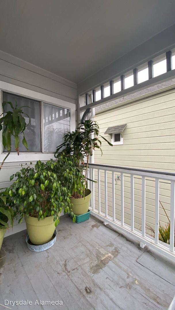 Building Photo - 2 br, 1.5 bath House - 5 Mastick Court