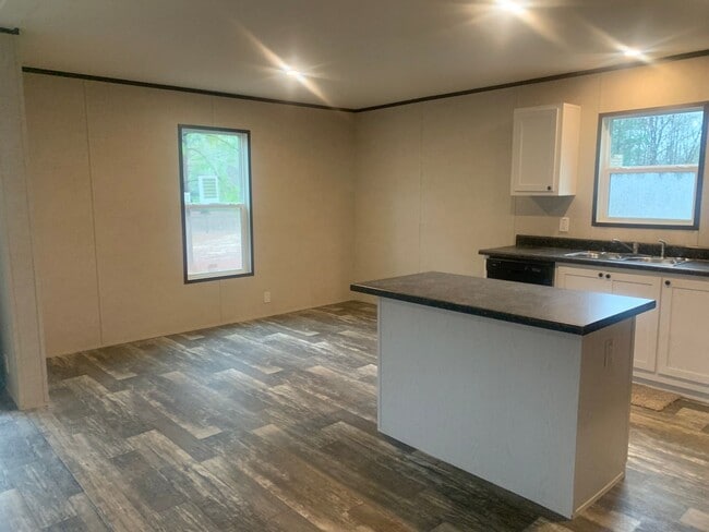 Foto del edificio - For Rent: 3 Bedroom, 2 Bath Newer Mobile Home.