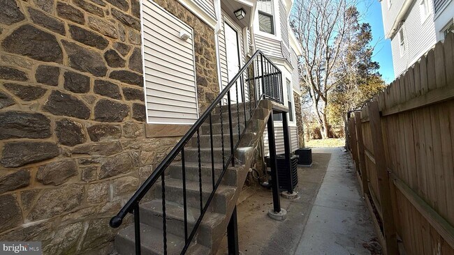 Foto del edificio - 6326 Newtown Ave