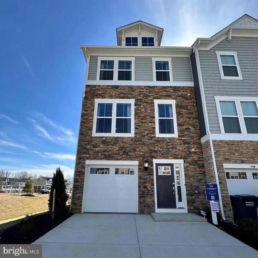Primary Photo - 10898 Drummond Pl