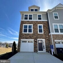 Building Photo - 10898 Drummond Pl