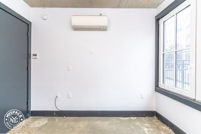 Building Photo - 639 Foster Ave