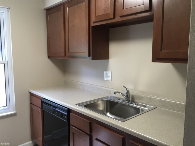 Foto del edificio - 17033 Burchfield Rd