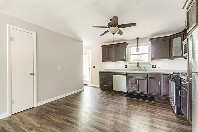 Building Photo - 73 Campus Dr