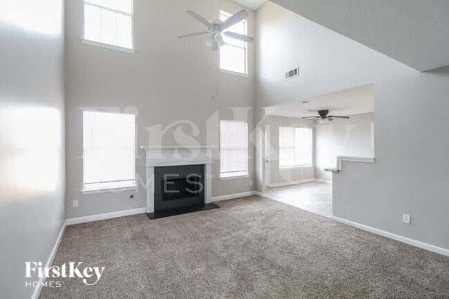 Building Photo - 670 Burtons Cove