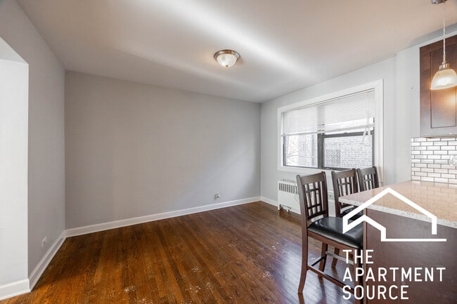 Foto del edificio - 6807 N Ridge Blvd