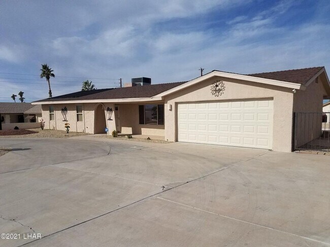 Building Photo - Available Now! Unfurnished Longterm POOL H...