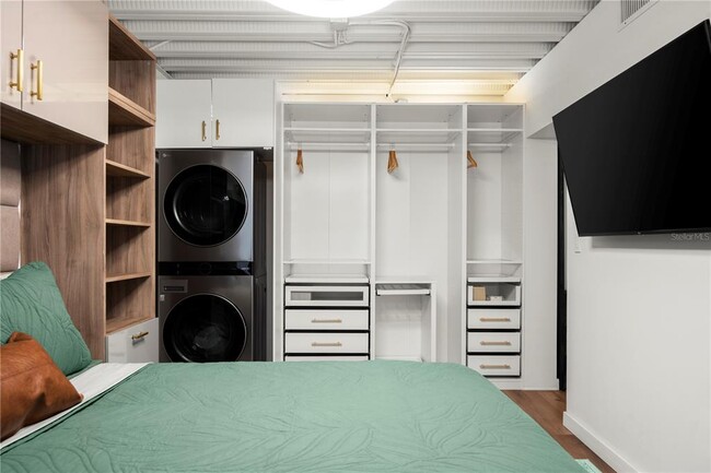 Building Photo - 1312 E Washington St