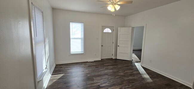 Foto del edificio - Remodeled 2 bedroom with Garage & small fe...