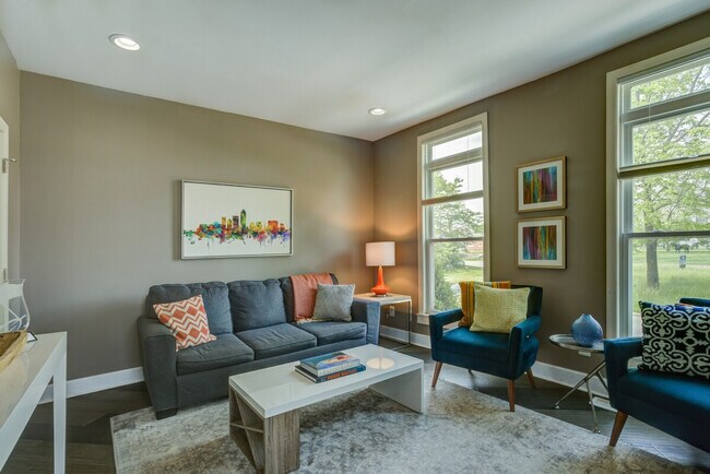 Building Photo - 373 E Morris St