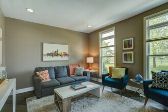 Building Photo - 373 E Morris St