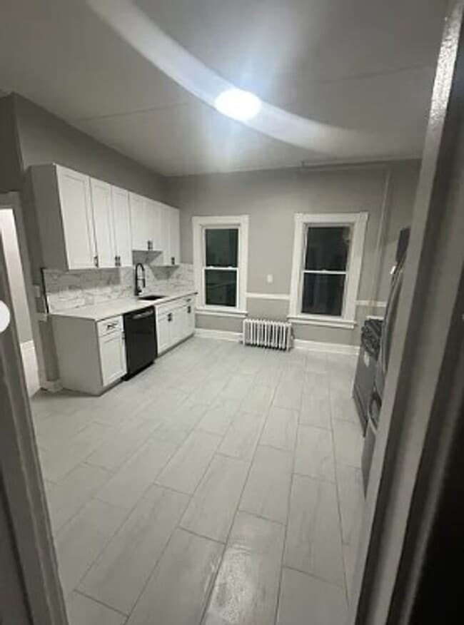 Building Photo - 1068 Broad St