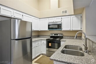 Building Photo - 1575 W Warm Springs Rd