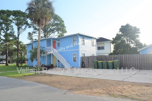 Building Photo - 725 7th Ave S