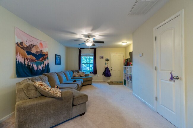 Foto del edificio - Cozy home minutes from Elon!