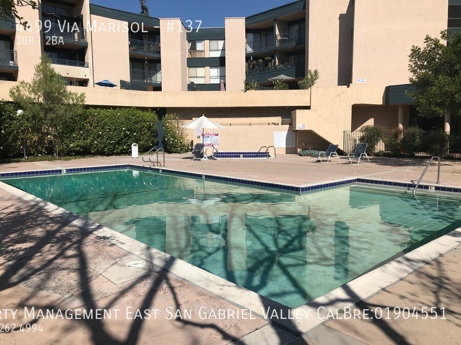 Primary Photo - Large three bedroom condo in a quiet, conv...