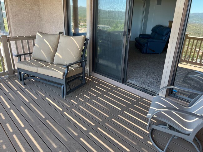 Foto del edificio - 889 Tom Mix Trl