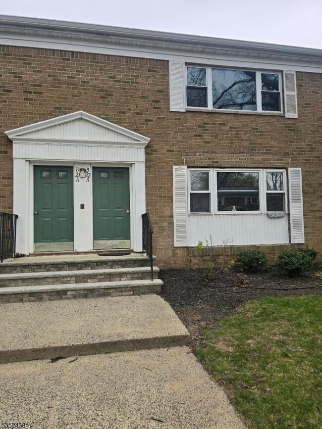 Building Photo - 172 Evergreen Rd