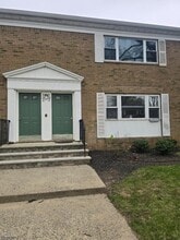Building Photo - 172 Evergreen Rd