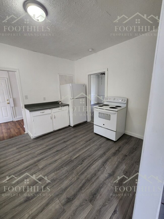 Building Photo - 2 Bedroom Home in Anderson – Pet Friendly!