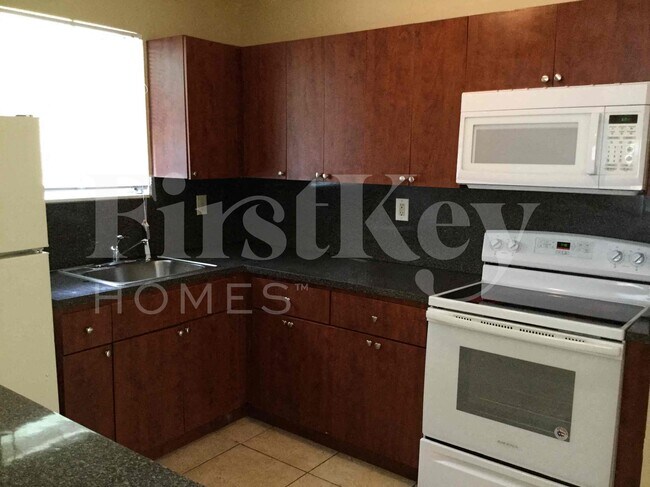 Foto del edificio - 280 NE 164th Terrace