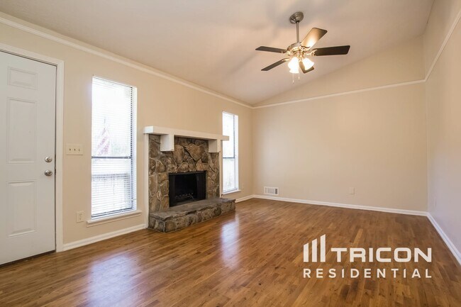 Foto del edificio - 4063 Tanglewood Rd