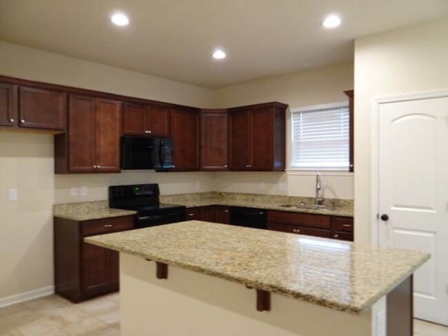 Foto del edificio - Beautiful Home for Lease in Denham Springs
