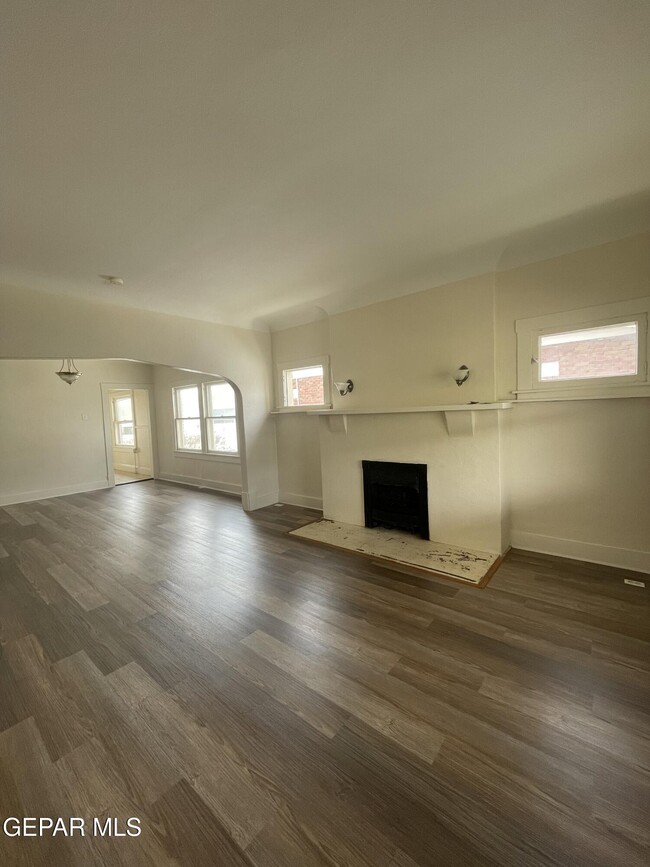 Building Photo - 3720 Chester Ave