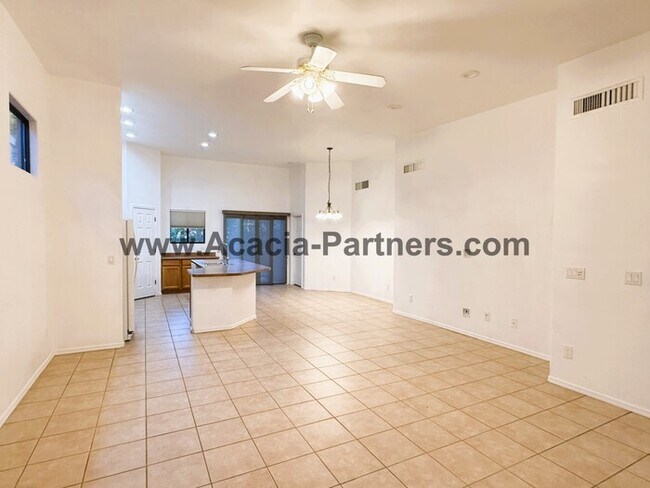 Foto del edificio - Three bedroom home in Barrio Central