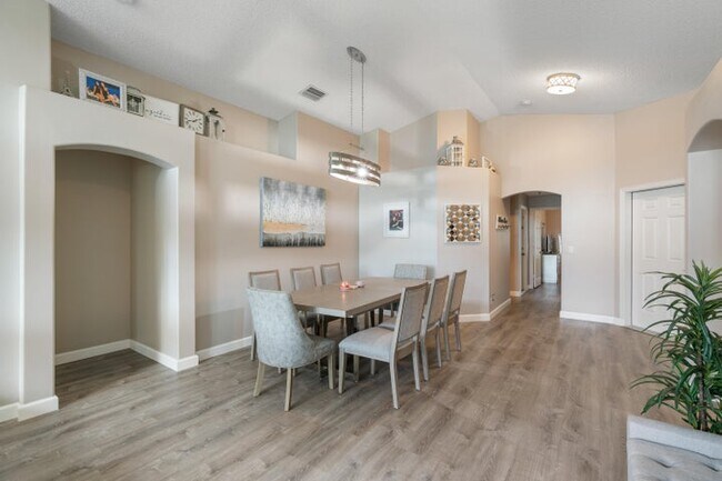 Foto del edificio - 5266 Oakmont Village Cir